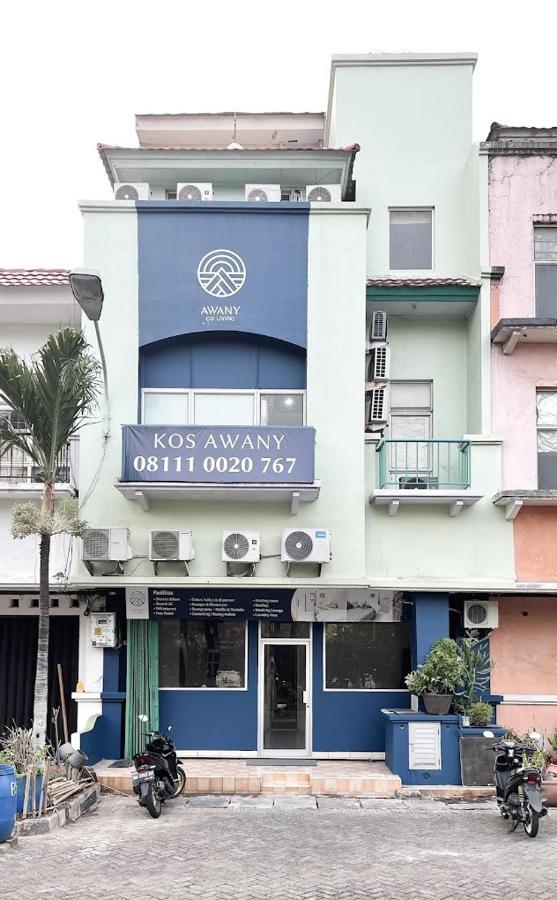 Kos Awany Coliving Albergue Yakarta Exterior foto