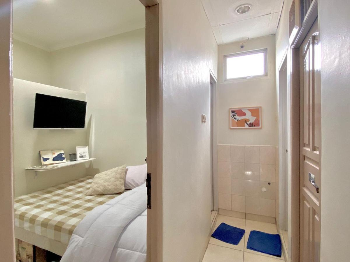 Kos Awany Coliving Albergue Yakarta Exterior foto
