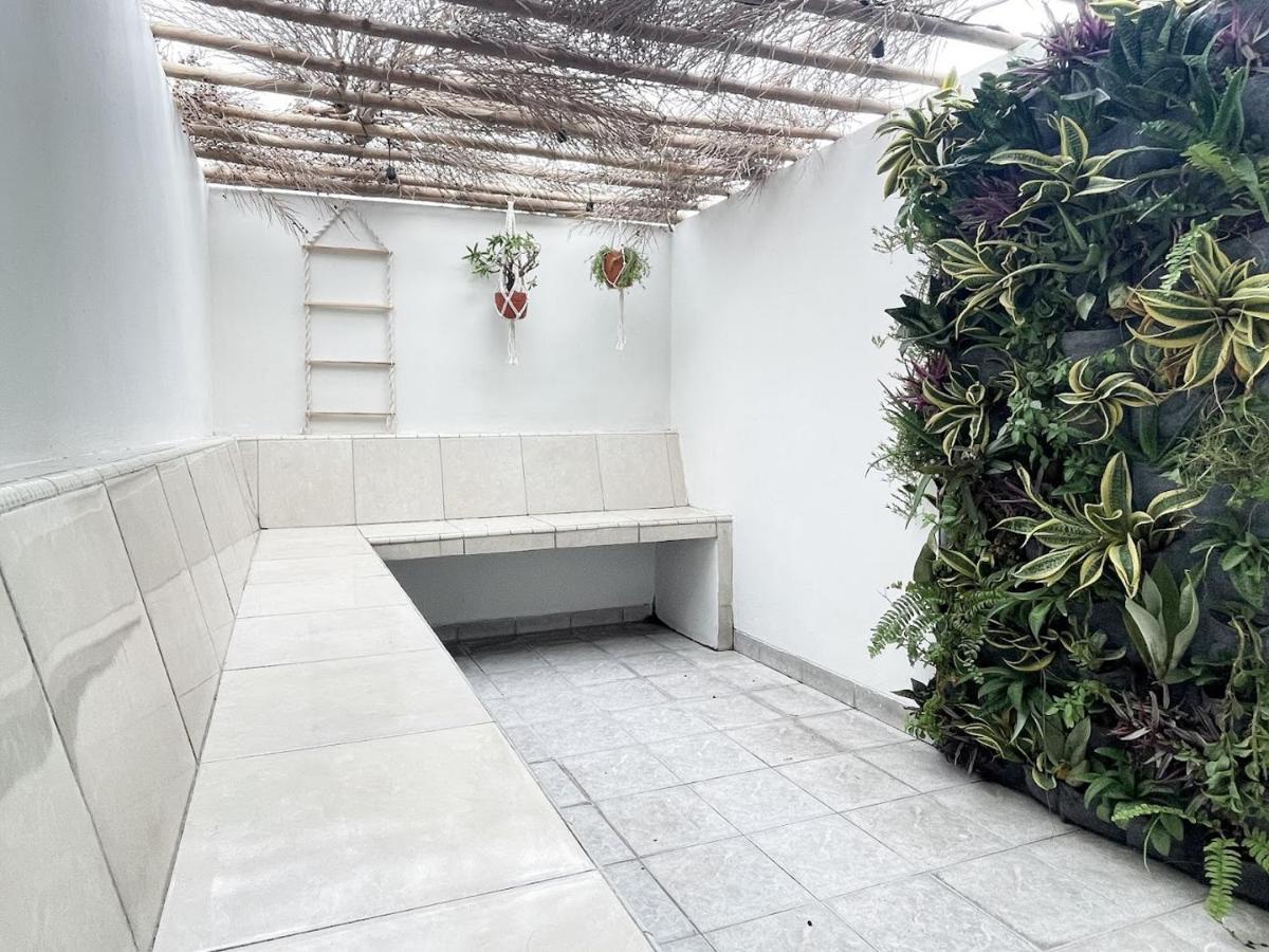 Kos Awany Coliving Albergue Yakarta Exterior foto