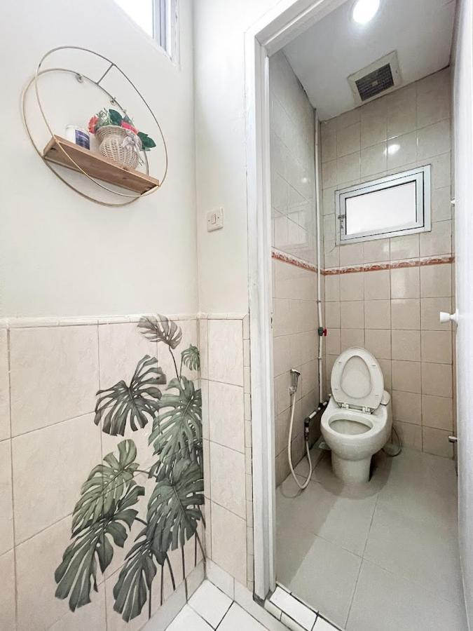 Kos Awany Coliving Albergue Yakarta Exterior foto