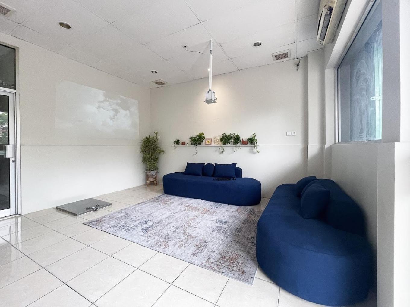 Kos Awany Coliving Albergue Yakarta Exterior foto