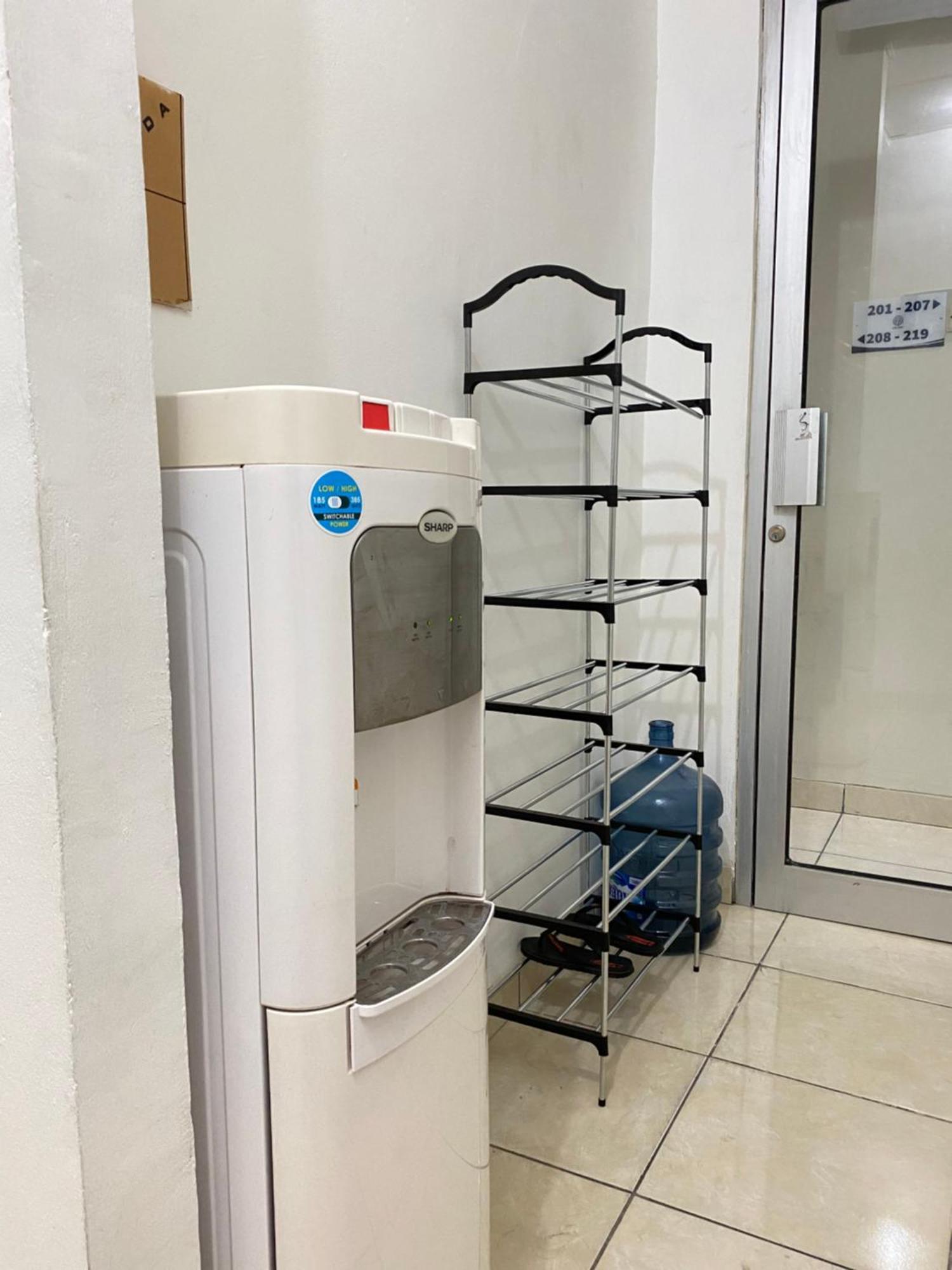 Kos Awany Coliving Albergue Yakarta Exterior foto