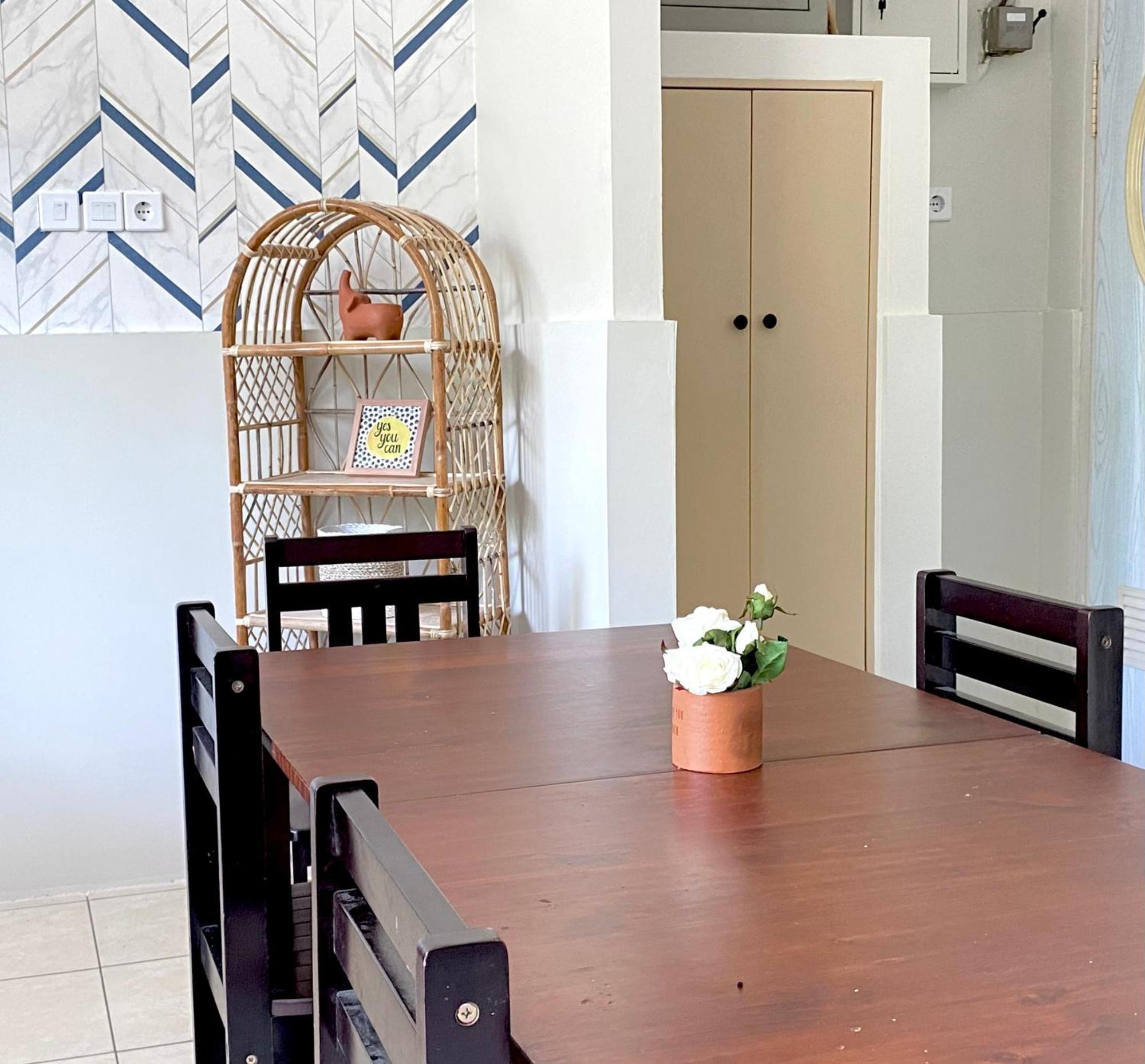 Kos Awany Coliving Albergue Yakarta Exterior foto