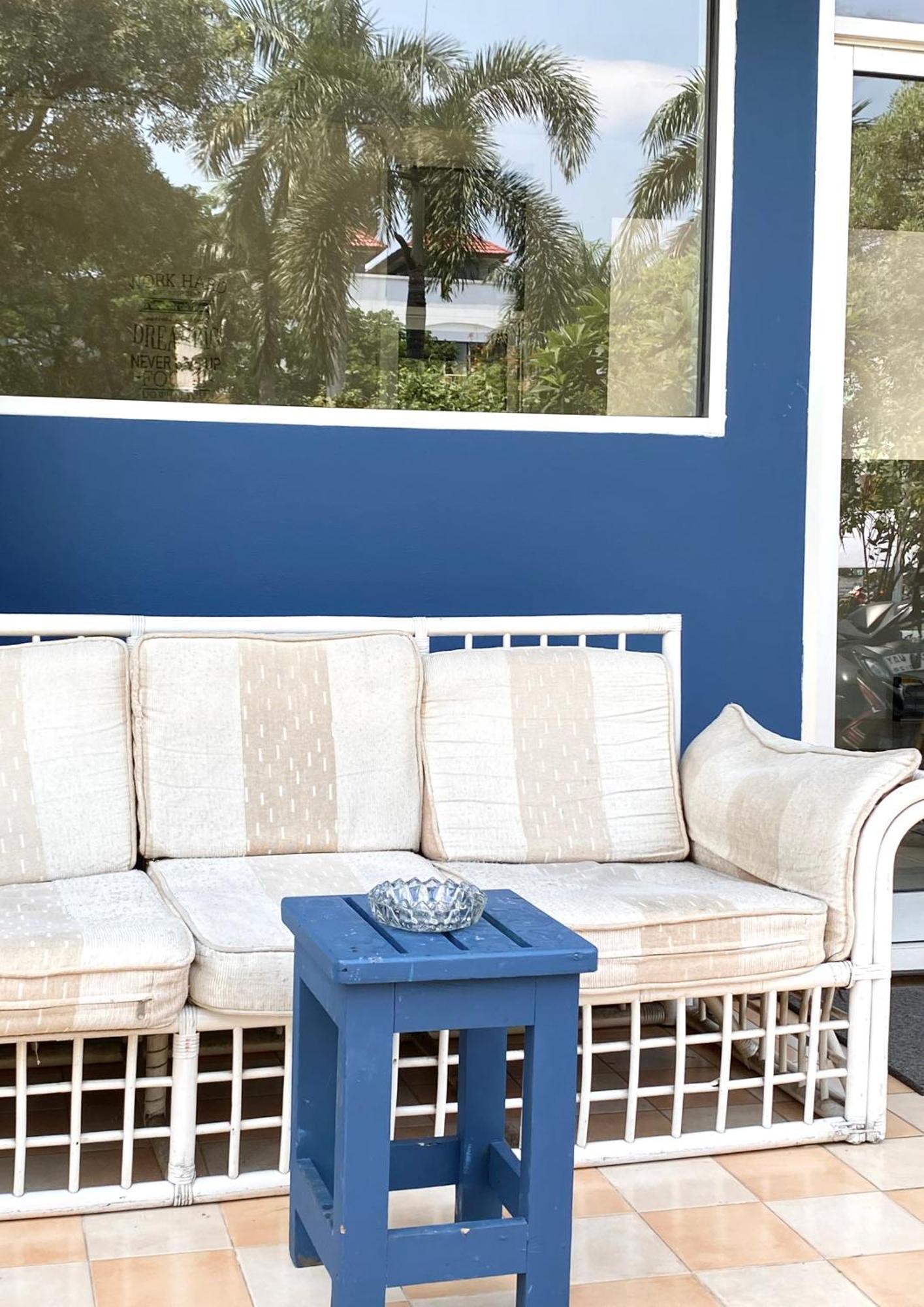 Kos Awany Coliving Albergue Yakarta Exterior foto